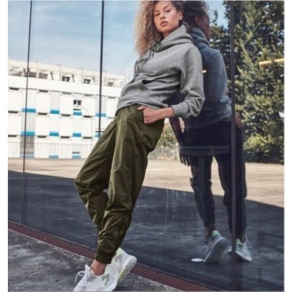 Athleta Pants - Athleta Radiant Jogger Tortuga Olive Green Travel Work Pants Sz 4